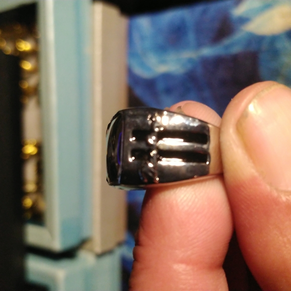 Mustang ring     (1B) - Picture 2 of 4